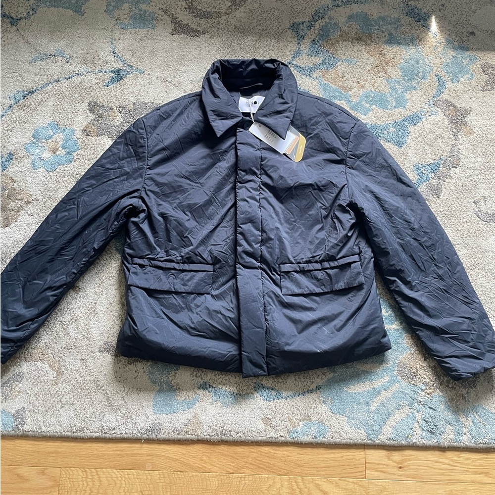 Short puffer jacket.